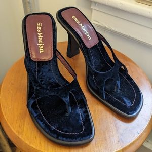 BNWOT Sies Marjan crushed blue velvet heels
